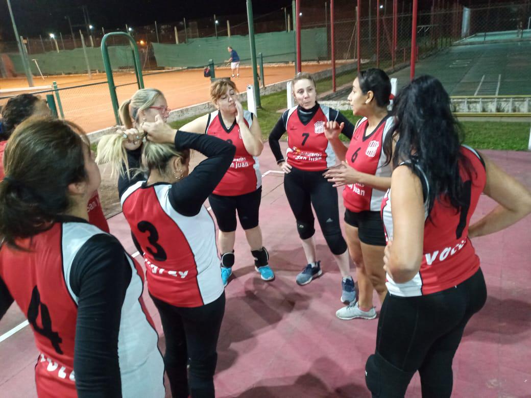 Fin de semana con derrotas para el vóley