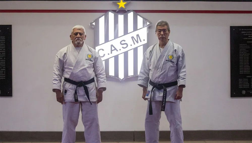 Daniel Villagra y Eiken Maehamasaki, durante un alto de la clase magistral que brindó en el Complejo Natalio Mirkin.